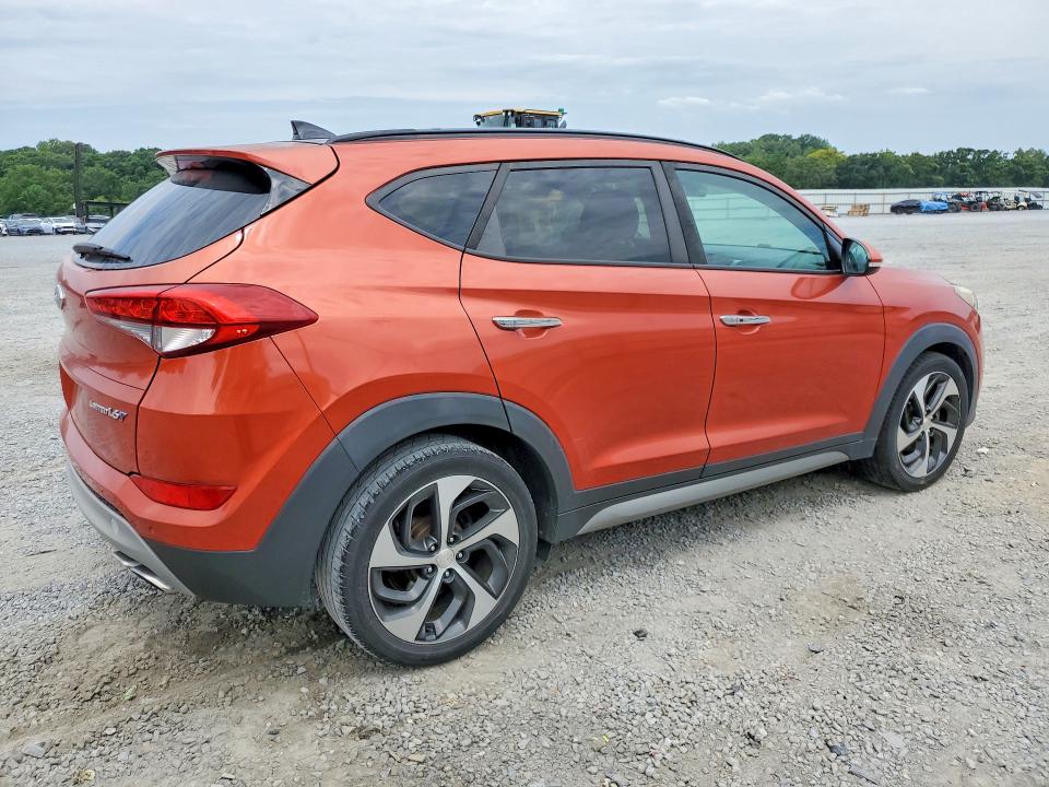 Photo 3 from auction – 2017 HYUNDAI TUCSON with VIN KM8J33A20HU345056