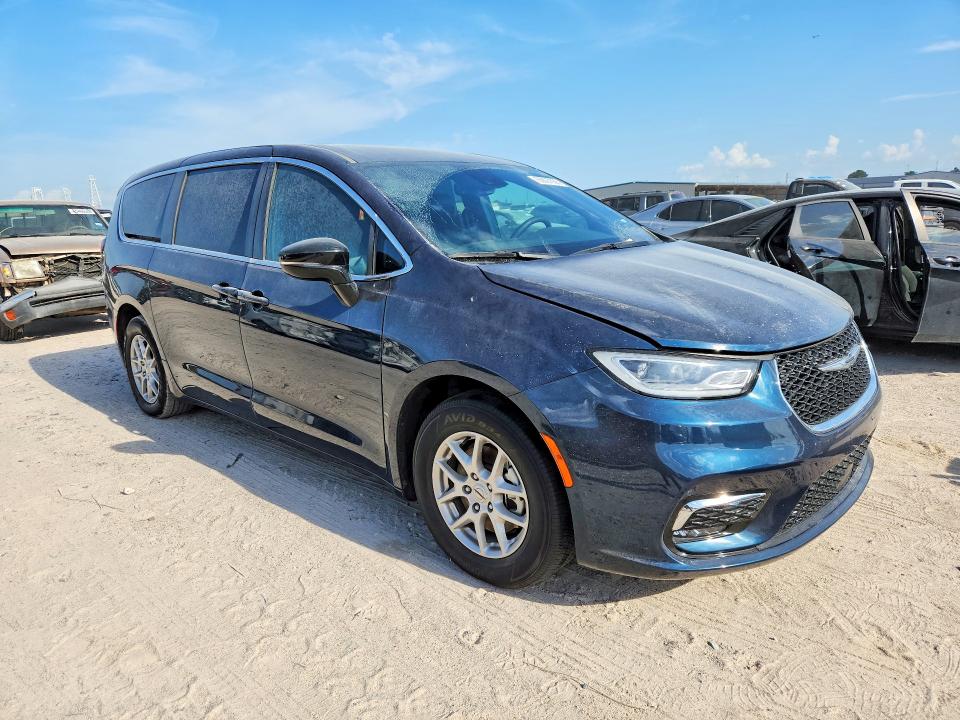 Photo 4 from auction – 2025 CHRYSLER PACIFICA with VIN 2C4RC1BG9SR531625