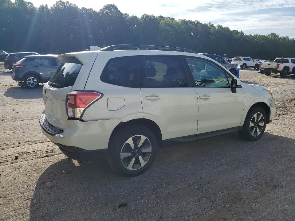 Photo 3 from auction – 2017 SUBARU FORESTER with VIN JF2SJAGC7HH550435