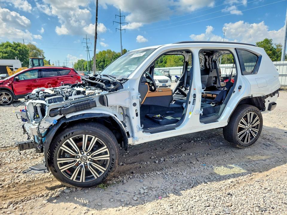 LEXUS LX 600 2026 with VIN JTJGB7CX7T4091370 - Photo from auction