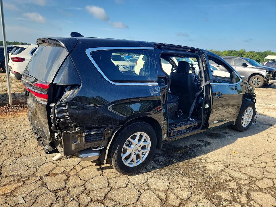 Photo 3 from auction – 2025 CHRYSLER PACIFICA with VIN 2C4RC1BG5SR506057