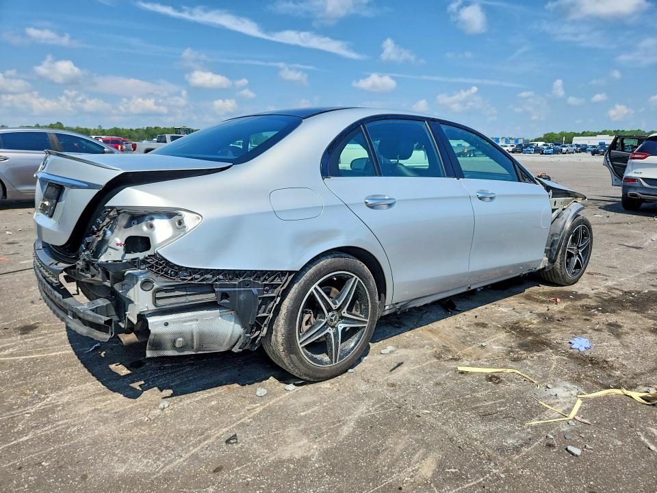 Photo 3 from auction – 2018 MERCEDES-BENZ E with VIN WDDZF4JB2JA467208