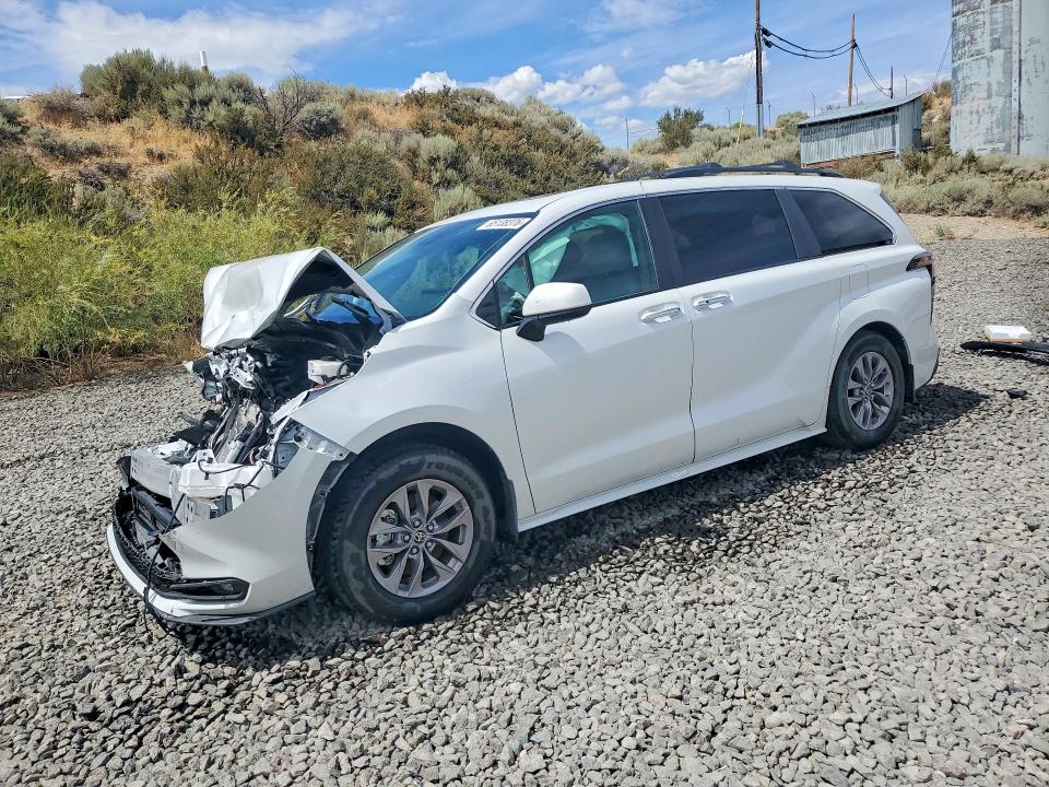 TOYOTA SIENNA 2025 with VIN 5TDYSKFCXSS201821 - Photo from auction