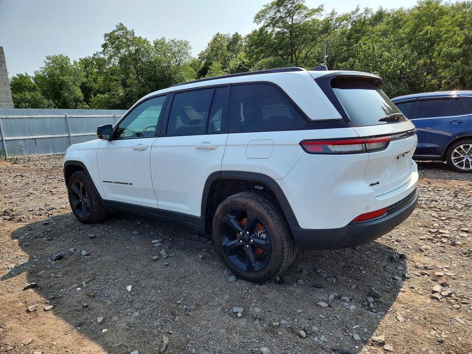 Снимка 2 от търг – 2024 JEEP GRAND CHEROKEE с VIN 1C4RJHBG5RC223370