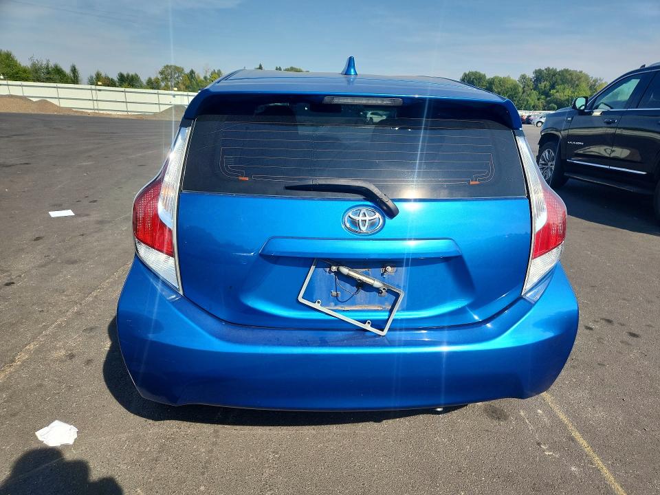 Photo 6 from auction – 2015 TOYOTA PRIUS C with VIN JTDKDTB35F1583092
