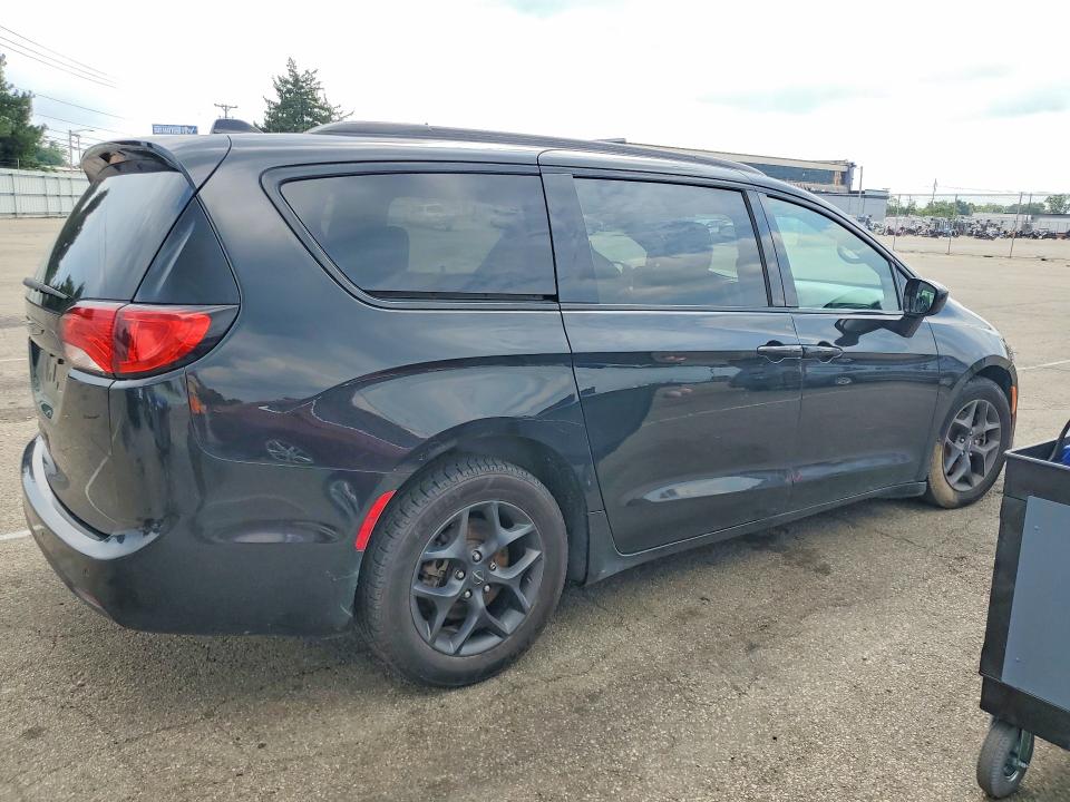 Photo 3 from auction – 2019 CHRYSLER PACIFICA with VIN 2C4RC1EG9KR699034