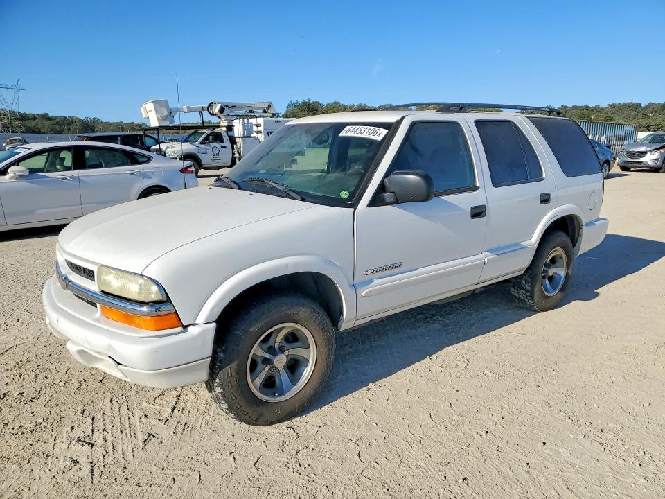 CHEVROLET BLAZER 2004 with VIN 1GNCS13X54K105222 - Photo from auction