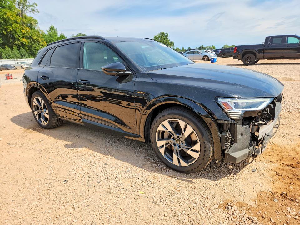 Photo 4 from auction – 2022 AUDI E-TRON with VIN WA1AAAGE5NB045966