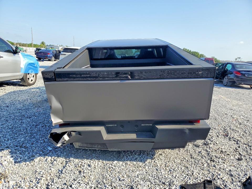 Zdjęcie 6 z aukcji – 2024 TESLA CYBERTRUCK z VIN 7G2CEHED6RA056963