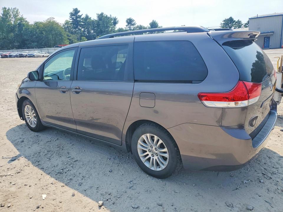 Photo 2 from auction – 2014 TOYOTA SIENNA with VIN 5TDYK3DC7ES494963