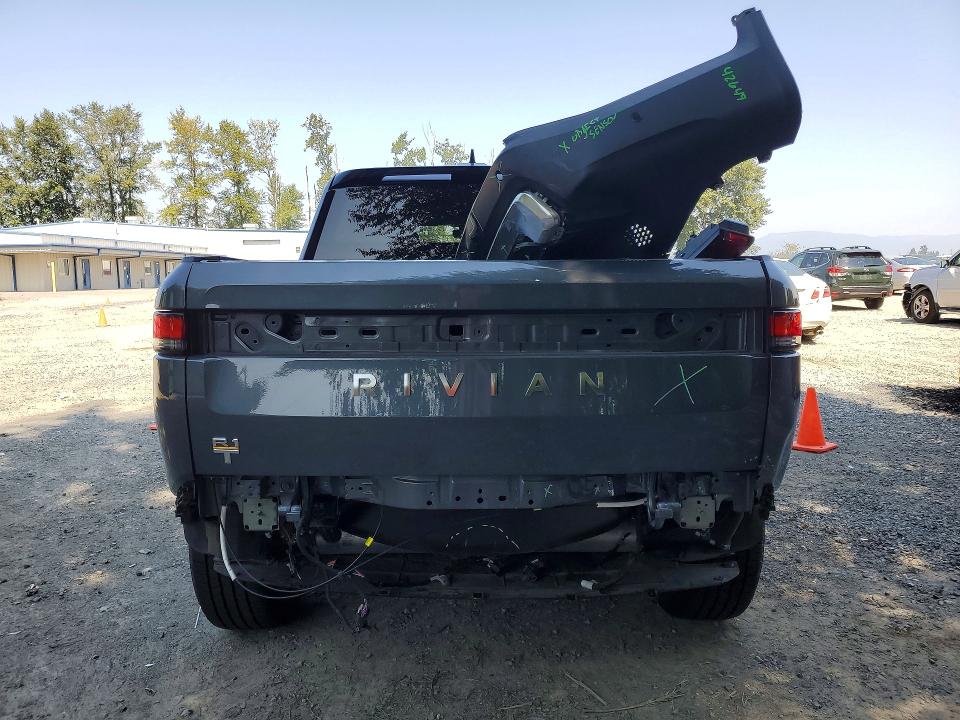 Photo 6 from auction – 2022 RIVIAN R1T with VIN 7FCTGAAA9NN011282