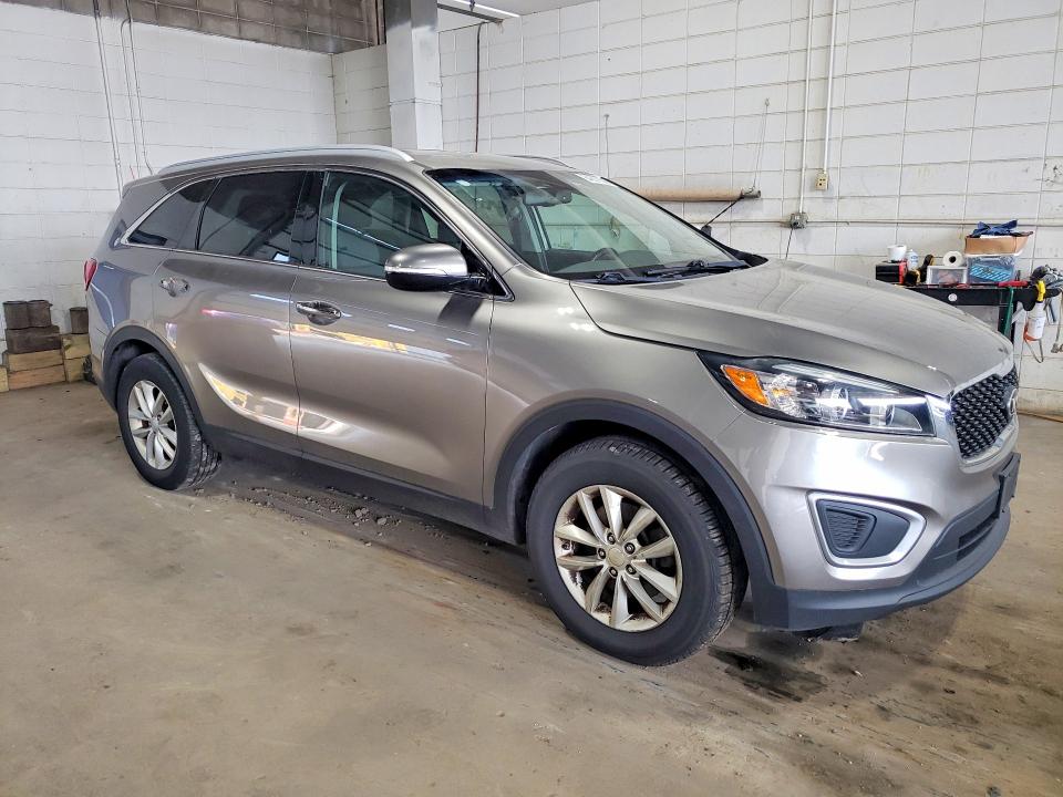 Photo 4 from auction – 2017 KIA SORENTO with VIN 5XYPG4A34HG244153