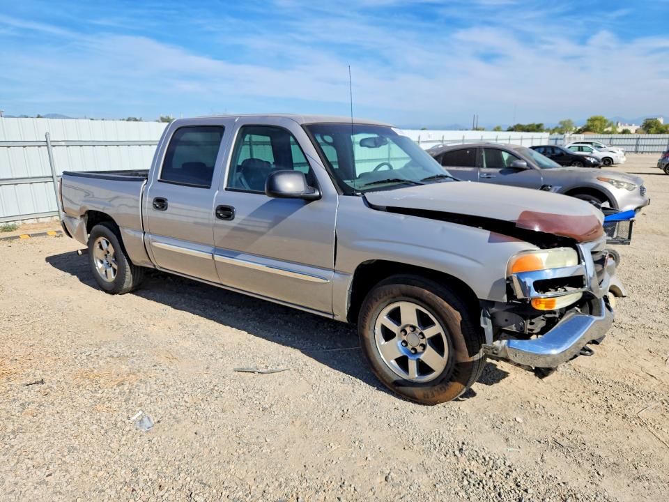 Photo 4 from auction – 2005 GMC NEW SIERRA with VIN 2GTEC13T751142074