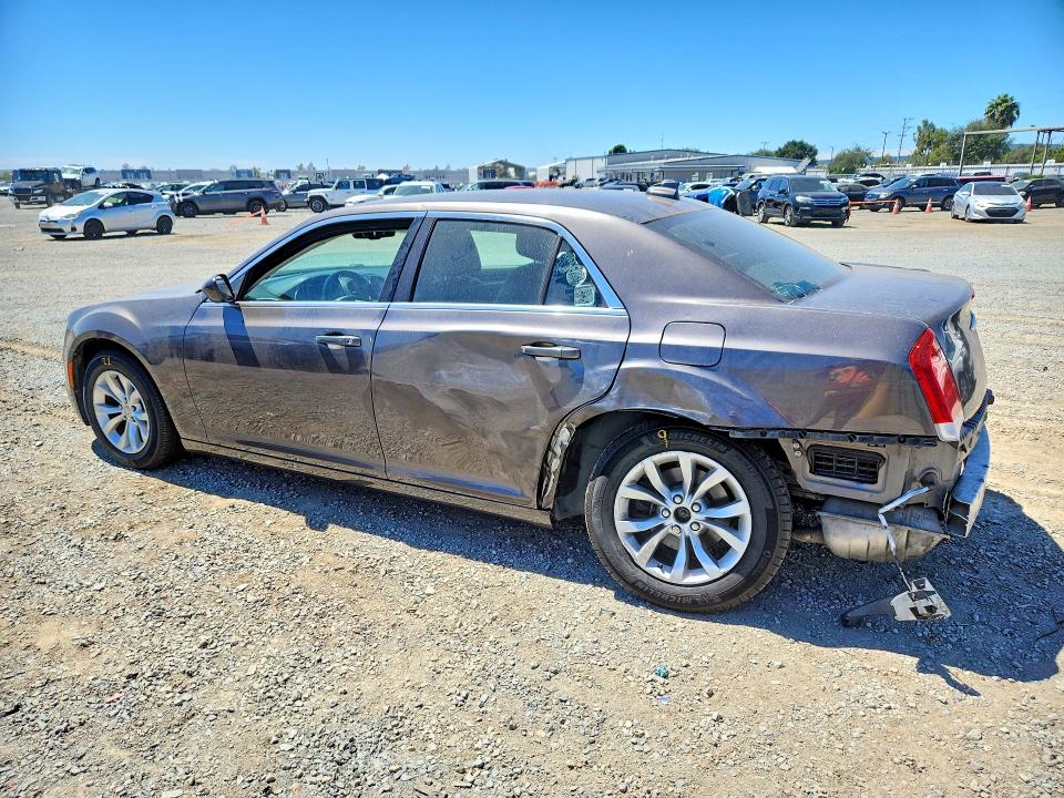 Photo 2 from auction – 2015 CHRYSLER 300 with VIN 2C3CCAAGXFH802747