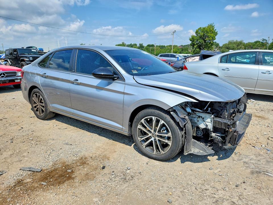 Photo 4 from auction – 2024 VOLKSWAGEN JETTA with VIN 3VWBM7BU4RM003948