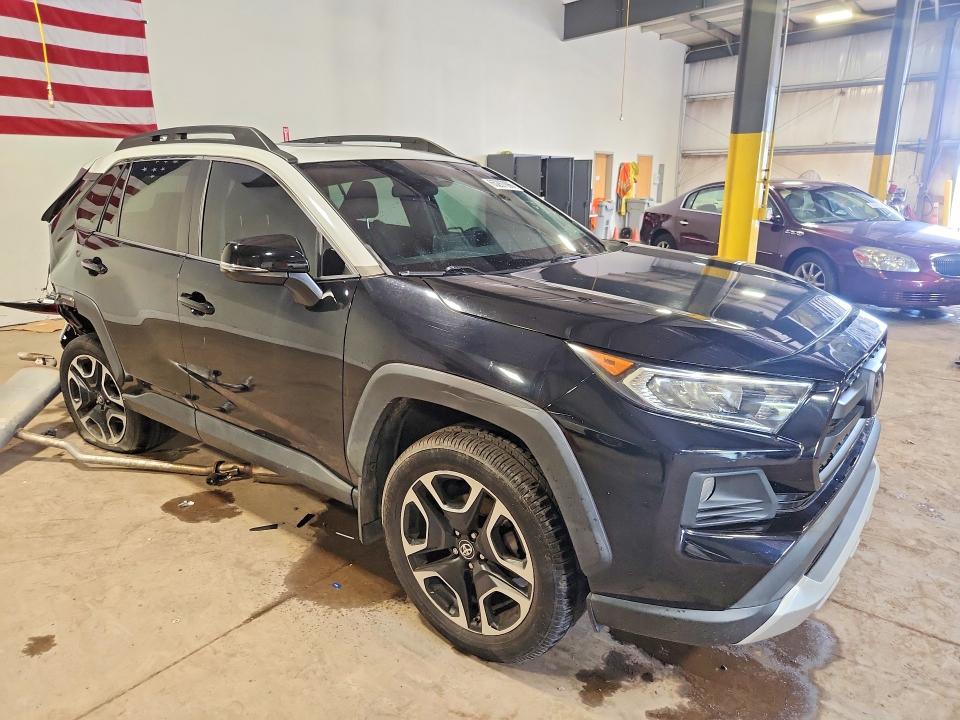 Photo 4 from auction – 2019 TOYOTA RAV4 with VIN 2T3J1RFV6KW049839