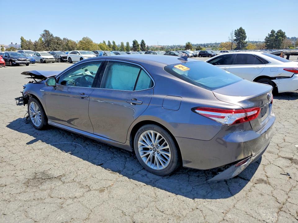Photo 2 from auction – 2018 TOYOTA CAMRY HYBRID with VIN 4T1B21HK1JU005888