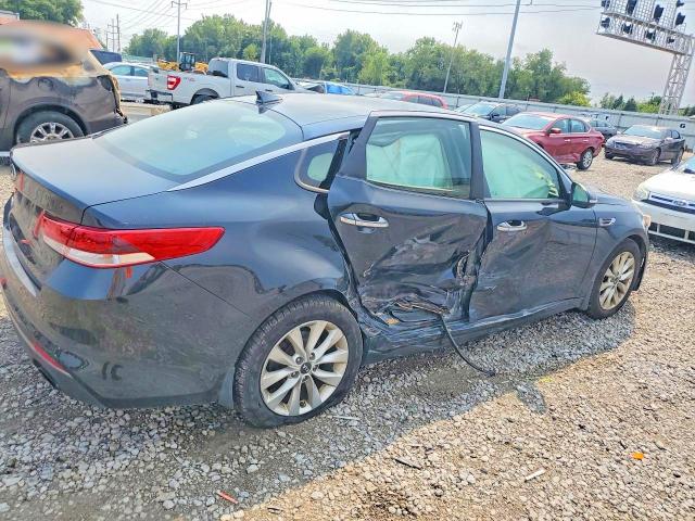 Photo 3 from auction – 2018 KIA OPTIMA with VIN 5XXGT4L33JG265496