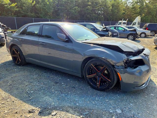 Снимка 4 от търг – 2019 CHRYSLER 300 с VIN 2C3CCABG0KH516396
