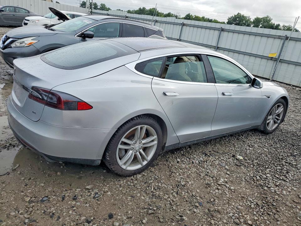 Photo 3 from auction – 2013 TESLA MODEL S with VIN 5YJSA1CN0DFP22076