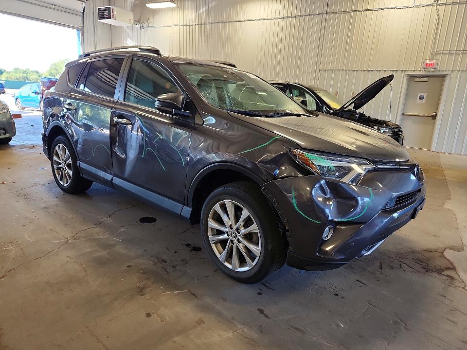 Foto 4 de la subasta – 2017 TOYOTA RAV4 con VIN 2T3DFREV3HW677026