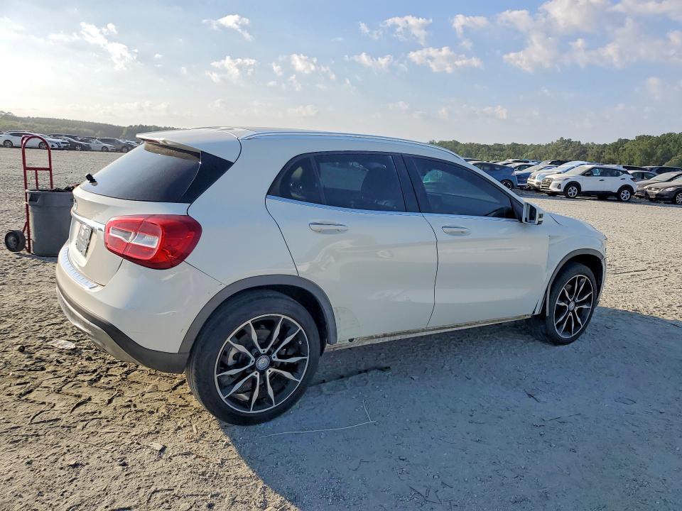 Photo 3 from auction – 2015 MERCEDES-BENZ GLA with VIN WDCTG4EB4FJ124182
