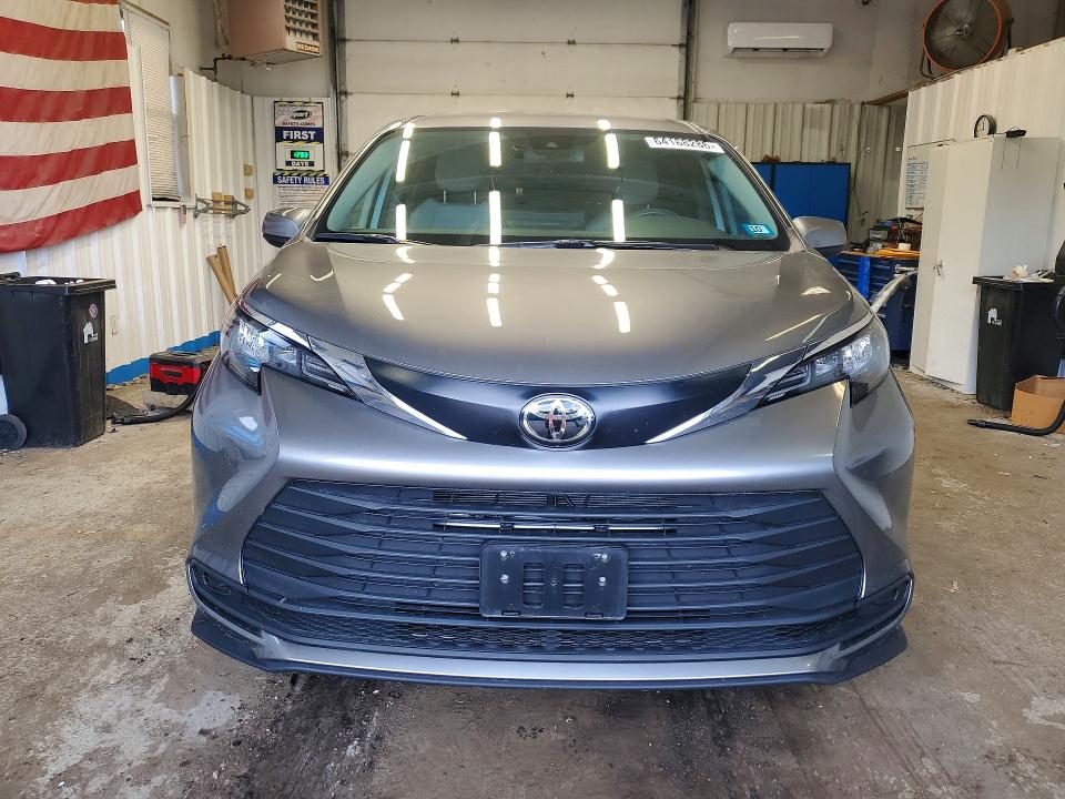 Снимка 5 от търг – 2026 TOYOTA SIENNA с VIN 5TDKSKFC6TS240493