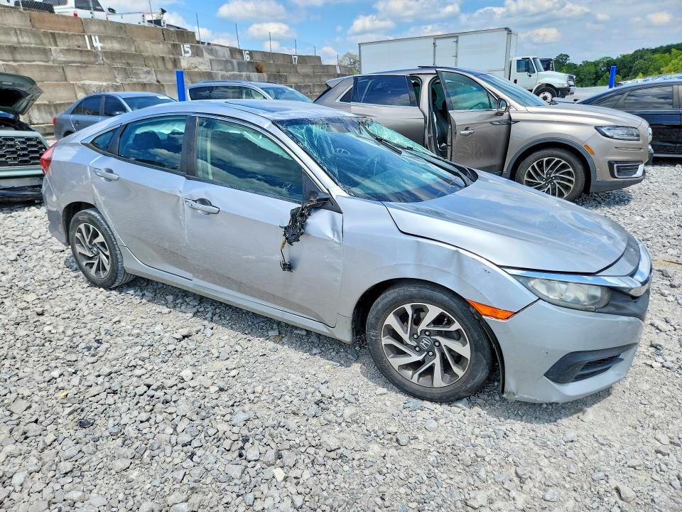 Photo 4 from auction – 2016 HONDA CIVIC with VIN 19XFC2F71GE064874