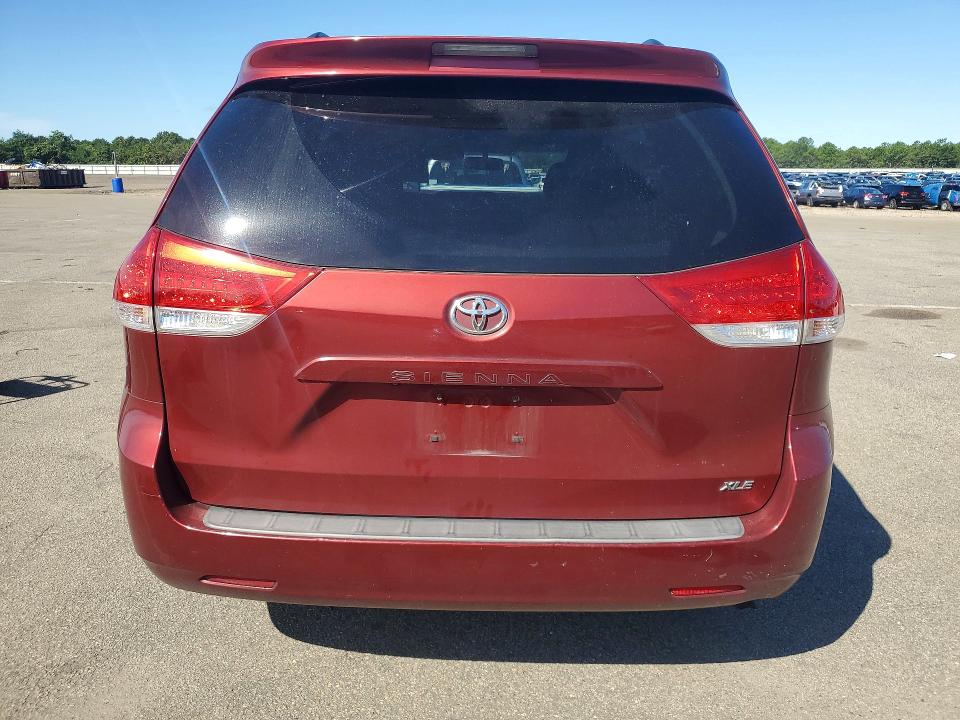 Photo 6 from auction – 2012 TOYOTA SIENNA with VIN 5TDYK3DC5CS252735