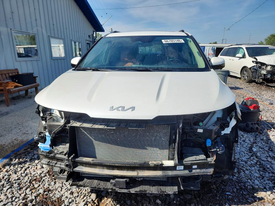 Photo 5 from auction – 2024 KIA CARNIVAL with VIN KNDNE5H32R6421540
