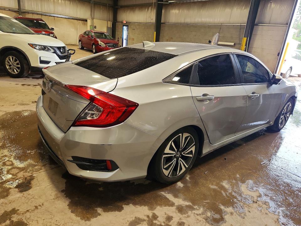 Photo 3 from auction – 2016 HONDA CIVIC with VIN 2HGFC1F70GH638705