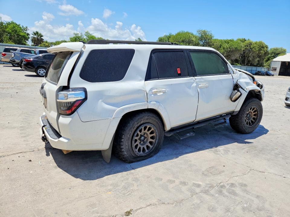 Фото 3 с аукциона – 2018 TOYOTA 4RUNNER с VIN JTEBU5JR4J5584491