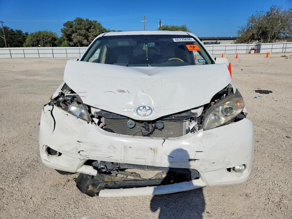 Photo 5 from auction – 2014 TOYOTA SIENNA with VIN 5TDYK3DC7ES515438