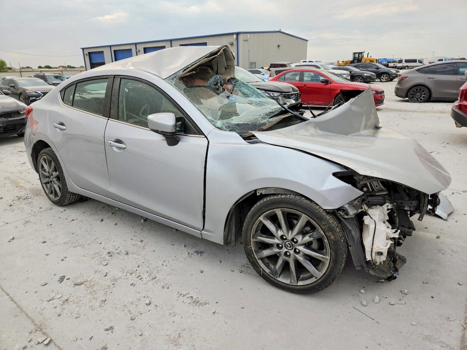 Photo 4 from auction – 2018 MAZDA 3 with VIN 3MZBN1V31JM197727