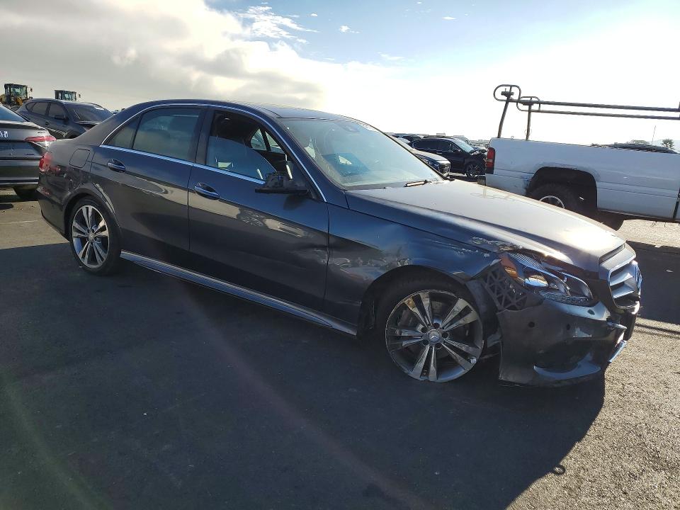 Photo 4 from auction – 2015 MERCEDES-BENZ E with VIN WDDHF5KB9FB135512