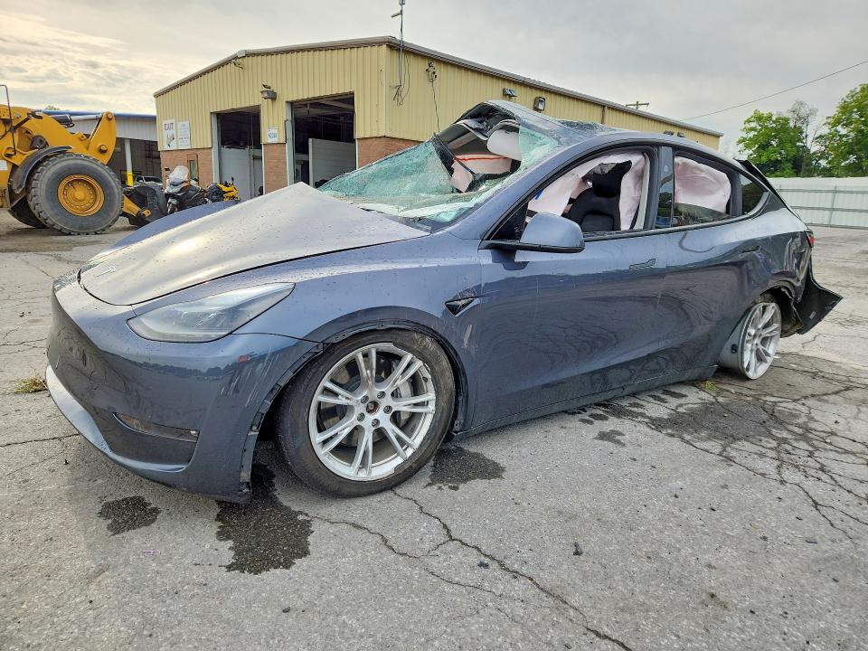 TESLA MODEL Y 2023 с VIN 7SAYGDEE8PF895052 - Снимка от търг