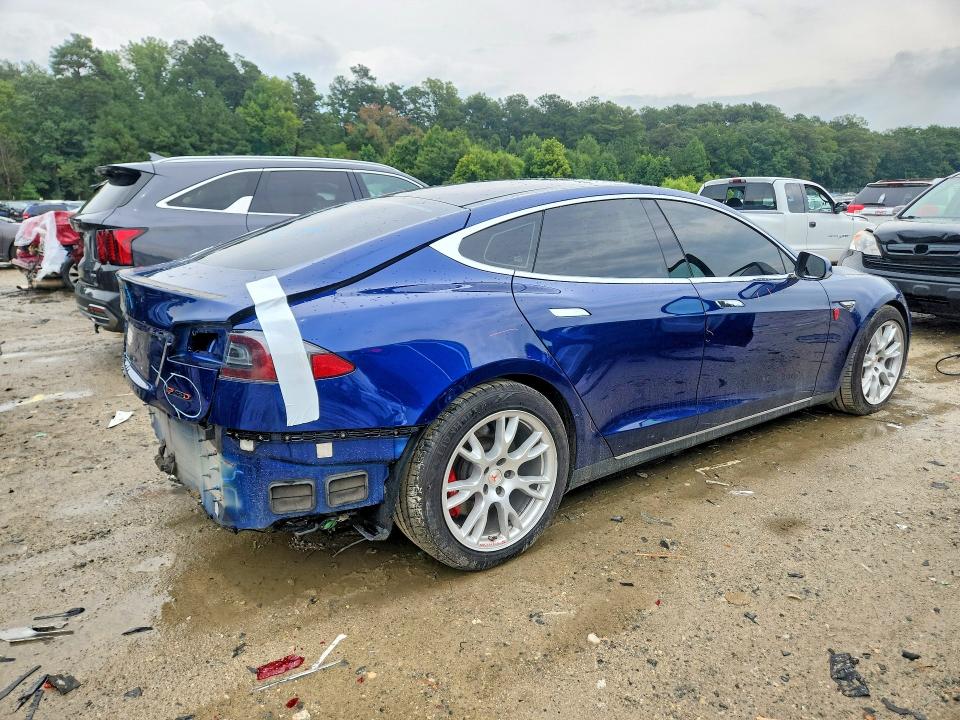 Фото 3 с аукциона – 2015 TESLA MODEL S с VIN 5YJSA4H43FF089996