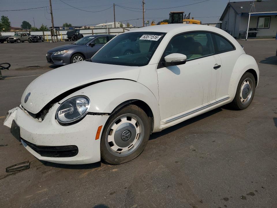 VOLKSWAGEN BEETLE 2015 with VIN 3VWF17AT3FM655829 - Photo from auction