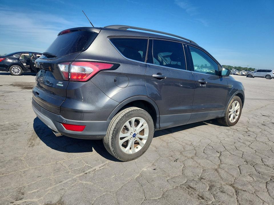 Photo 3 from auction – 2017 FORD ESCAPE with VIN 1FMCU0G98HUF02082