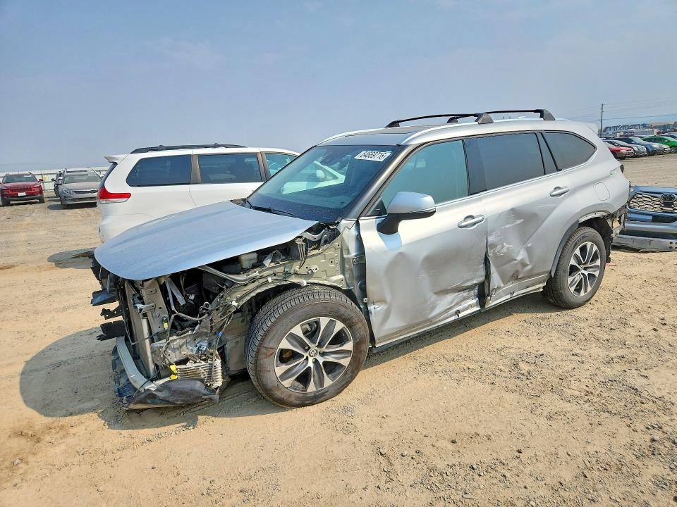 TOYOTA HIGHLANDER 2021 with VIN 5TDHZRBH2MS153207 - Photo from auction