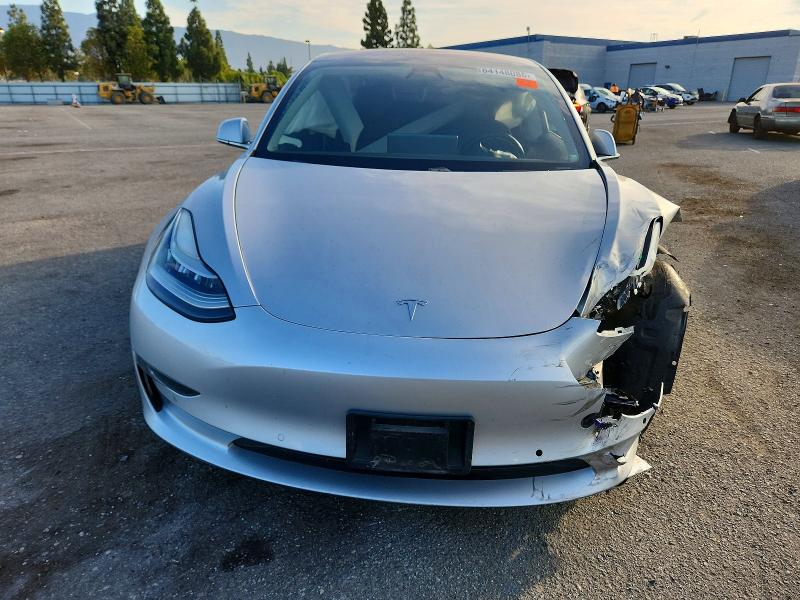 Снимка 11 от търг – 2018 TESLA MODEL 3 с VIN 5YJ3E1EA9JF053451