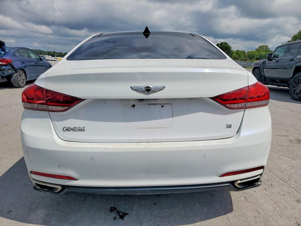 Photo 6 from auction – 2015 HYUNDAI GENESIS with VIN KMHGN4JE2FU069223