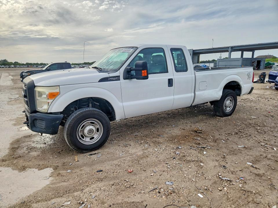 FORD F250 2015 مع رقم تعريف المركبة 1FT7X2B66FEB28990 - صورة من المزاد