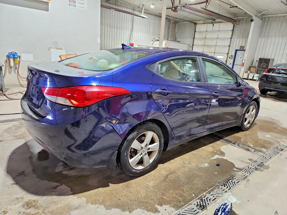 Photo 3 from auction – 2013 HYUNDAI ELANTRA with VIN 5NPDH4AE4DH194875