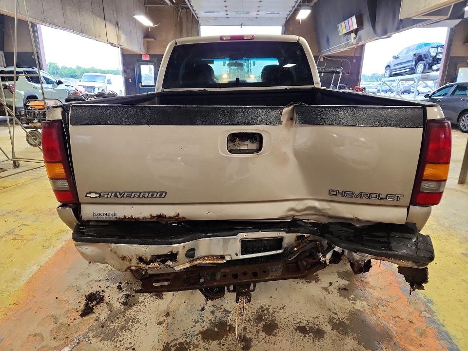Photo 6 from auction – 2002 CHEVROLET SILVERADO with VIN 2GCEK19V621404593