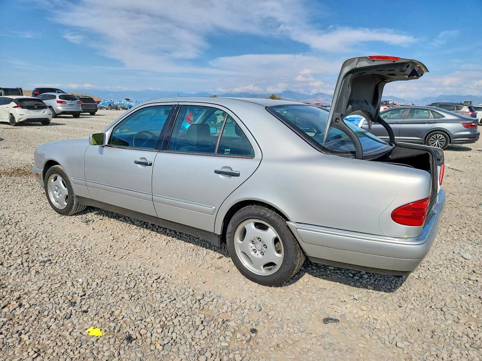 Photo 2 from auction – 1999 MERCEDES-BENZ E with VIN WDBJF65H4XA743428
