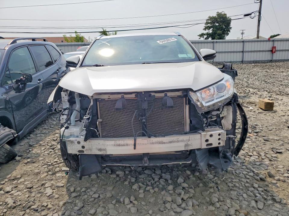 Photo 5 from auction – 2019 TOYOTA HIGHLANDER with VIN 5TDJZRFH2KS592660