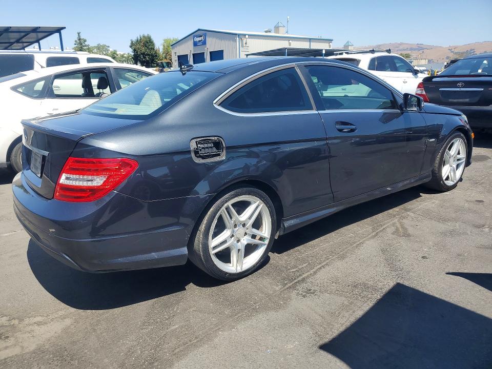 Photo 3 from auction – 2012 MERCEDES-BENZ C with VIN WDDGJ4HB9CF932455