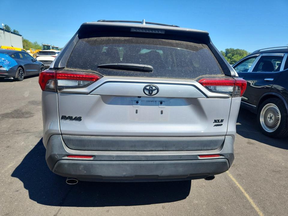 Photo 6 from auction – 2022 TOYOTA RAV4 with VIN 2T3A1RFV9NC289182