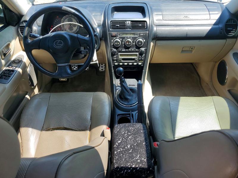 Photo 8 from auction – 2002 LEXUS IS with VIN JTHBD192820035751